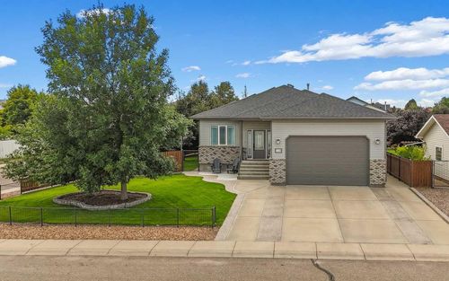 2448 7 Ave Ne, Medicine Hat, AB, T1C1Y6 | Card Image