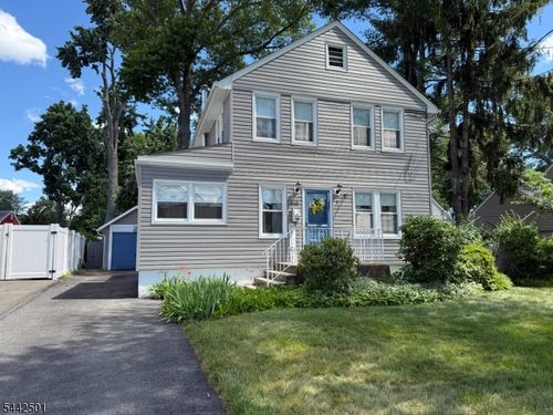 810 Colfax Ave, Pompton Lakes, NJ, 07442-1004 | Card Image