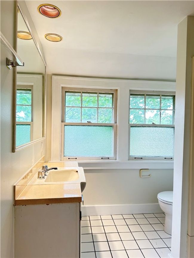 6927 Perrysville Ave, House other with 3 bedrooms, 3 bathrooms and 2 parking in Ben Avon PA | Image 22