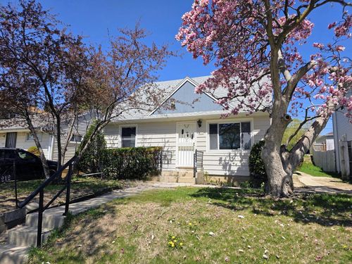 7212 W Silver Spring Drive, Milwaukee, WI, 53218 | Card Image