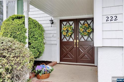 222 Merritt Dr, Oradell, NJ, 07649-1825 | Card Image