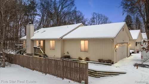 1-6586 Pontiac Lake Rd, Waterford, MI, 48327-1753 | Card Image