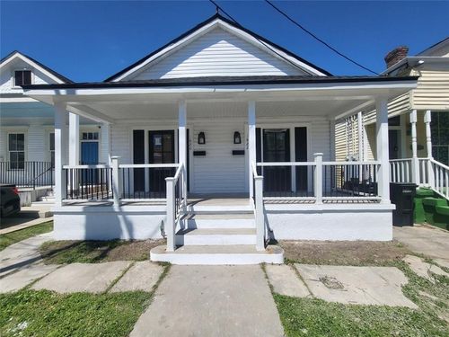 1750 Cambronne St, New Orleans, LA, 70118-2132 | Card Image