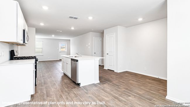 1136 Andean Emerald, House other with 5 bedrooms, 3 bathrooms and null parking in San Antonio TX | Image 6