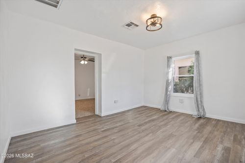428 W Rosales St, Tucson, AZ, 85701-2238 | Card Image