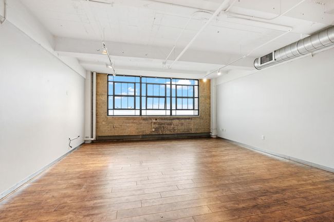 An entire wall of windows! | Image 6
