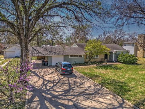 1421 E 12th Ave, Winfield, KS, 67156-3920 | Card Image
