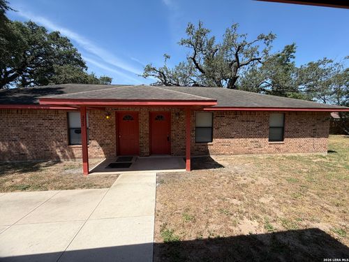 b-823 Dallas St, Pleasanton, TX, 78064-1915 | Card Image