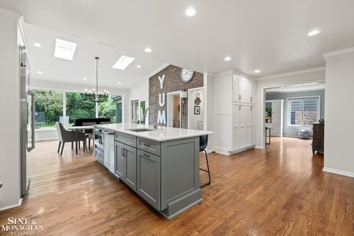 552 Middlesex Rd, Grosse Pointe Park, MI, 48230-1738 | Card Image