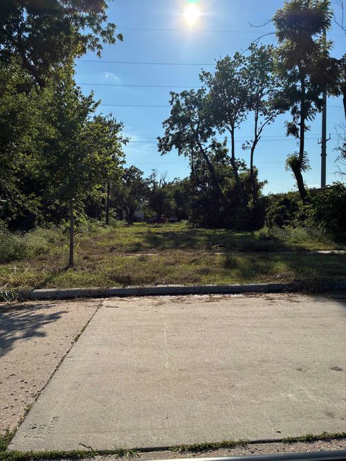 1307 N Kansas, Wichita, KS, 67214 | Card Image