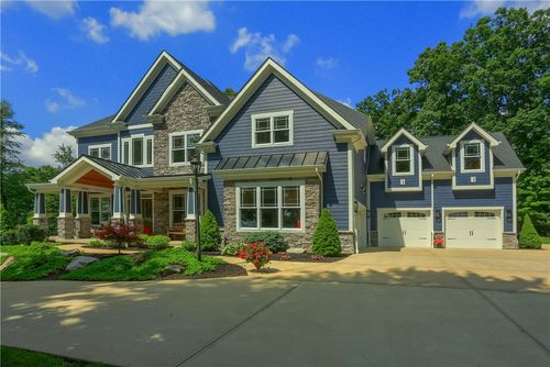 125 Fairview Dr, Cranberry Twp, PA, 16066-1701 | Card Image