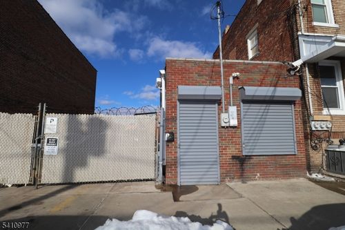 92 Clifford St, Newark, NJ, 07105-1907 | Card Image