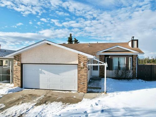 21 Hollinger Drive, Home with 3 bedrooms, 1 bathrooms and 4 parking in Swan Hills AB | Card Image