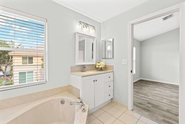 216 River Bluff Ln, Condo with 3 bedrooms, 3 bathrooms and null parking in Royal Palm Beach FL | Image 20