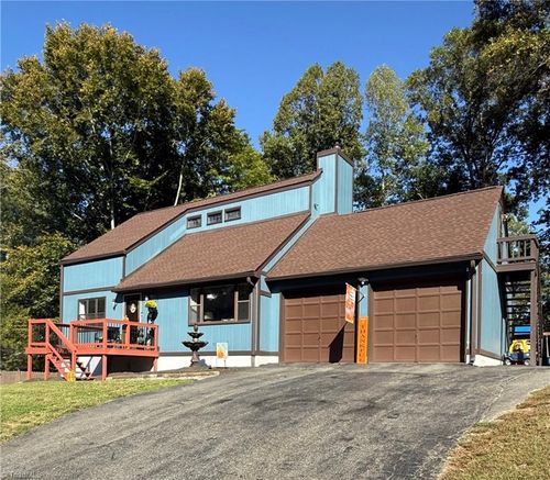 232 Country Club Rd, Mount Airy, NC, 27030-2347 | Card Image