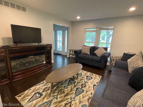 5630 Beauchamp, West Bloomfield, MI, 48322-1472 | Card Image