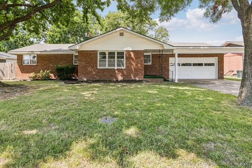 1300 Veyda St, Pryor, OK, 74361-7616 | Card Image