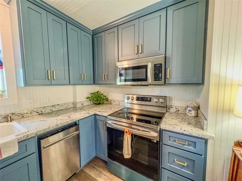 130 Sugar Hl, Carmine, TX, 78932-5239 | Card Image