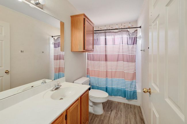 Guest bathroom | Image 23