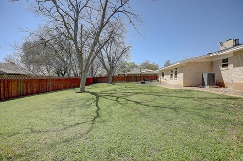 1902 E 18th St, Georgetown, TX, 78626-7324 | Card Image