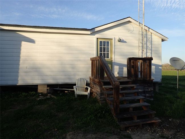 471 Fm 1296, Home with 1 bedrooms, 1 bathrooms and 3 parking in Waelder TX | Image 22