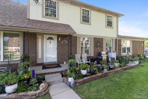 8948 Shawn Dr, Sterling Heights, MI, 48312-3612 | Card Image