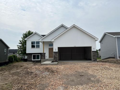 1626 River Rock Dr, Carver, MN, 55315-5525 | Card Image