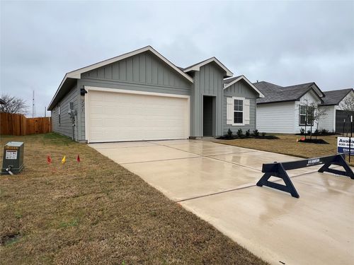 221 Wirecrested Dr, Lockhart, TX, 78644-5255 | Card Image