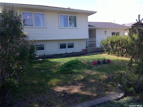 7103 Sherwood Dr, Regina, SK, S4X2V5 | Card Image