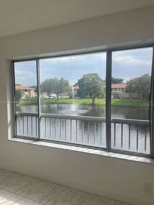 p-9962 Twin Lakes Dr, Coral Springs, FL, 33071-5341 | Card Image