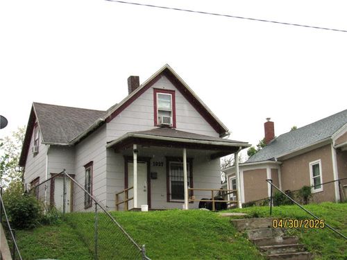 1027 Barnett Ave, Kansas City, KS, 66102-4448 | Card Image