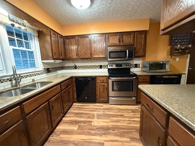 363 W G Talley Rd, House other with 3 bedrooms, 2 bathrooms and null parking in Alvaton KY | Image 8