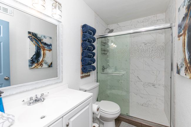 102 - 104 Cove E, Condo with 3 bedrooms, 2 bathrooms and null parking in Horseshoe Bay TX | Image 29