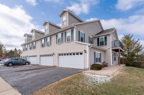 1203 Woodbury Cmn, Waukesha, WI, 53189-5820 | Card Image