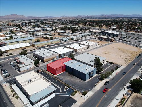 15330 Dos Palmas Rd, Victorville, CA, 92392-2440 | Card Image