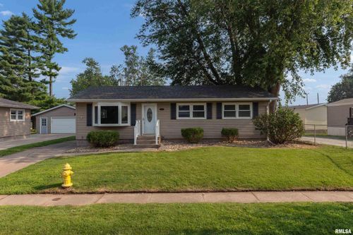 611 79th Ave W, Rock Island, IL, 61201-7749 | Card Image