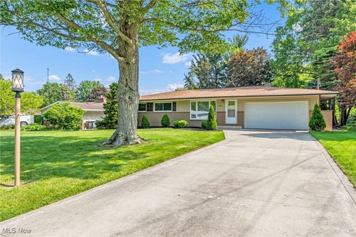 7689 Alan Pkwy, Middleburg Heights, OH, 44130-6404 | Card Image