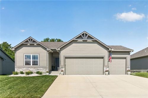 2310 Nw Rymeg Dr, Grain Valley, MO, 64029-4520 | Card Image