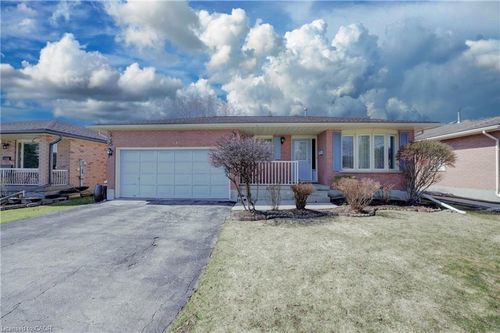 489 Northlake Dr, Waterloo, ON, N2V1V5 | Card Image