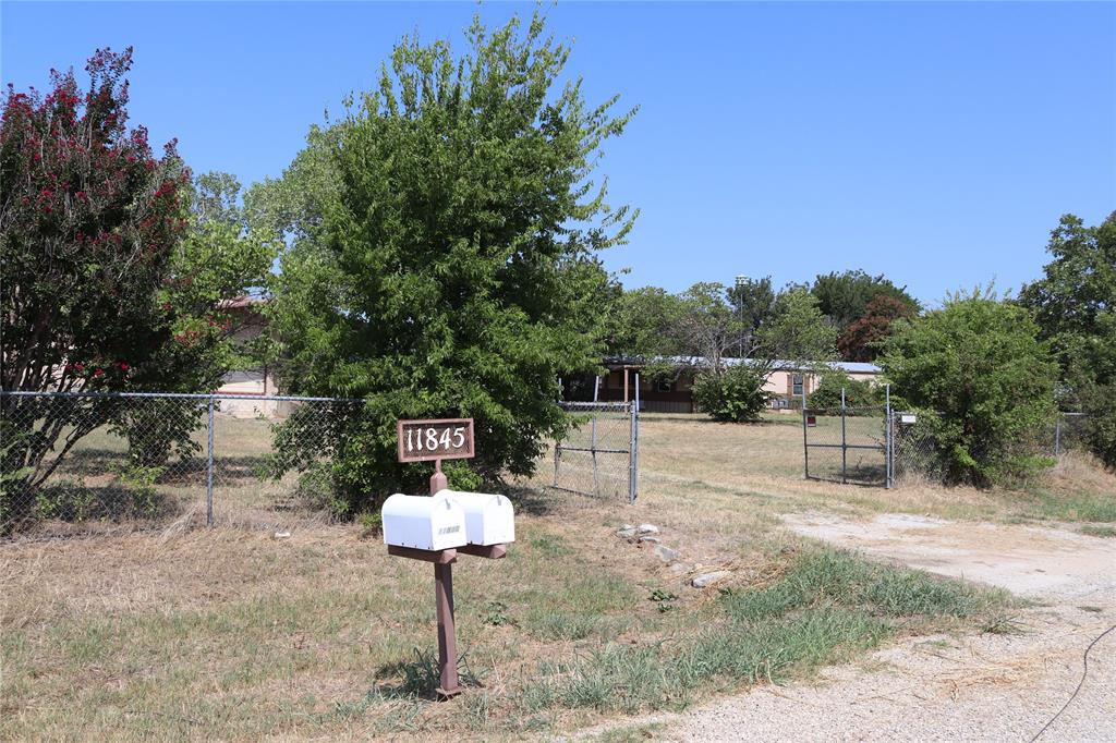Dale St, Azle, TX 76020