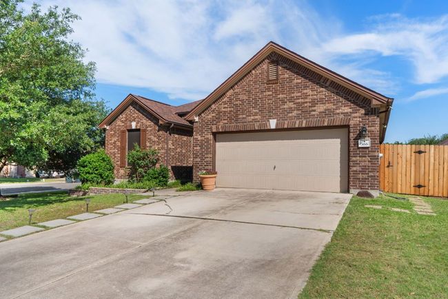 366 Matthews, House other with 3 bedrooms, 2 bathrooms and 4 parking in Kyle TX | Image 4