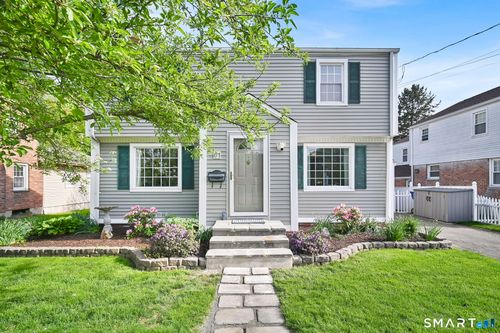 61 Cedar St, Newington, CT, 06111-2632 | Card Image