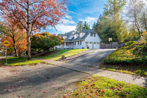6143 Killarney Dr, Surrey, BC, V3S5W8 | Card Image