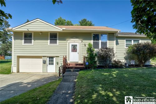 11 Arden Pkwy, Jamestown, NY, 14701-7605 | Card Image