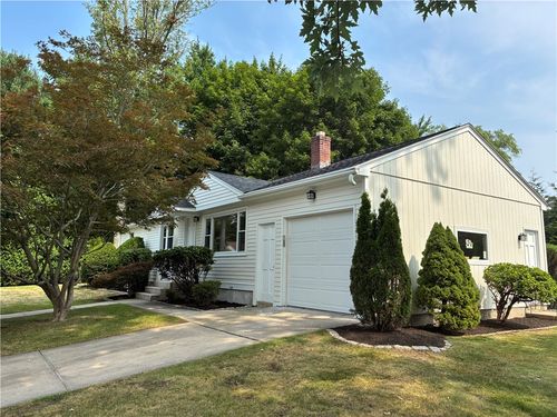 199 1st Ave, East Greenwich, RI, 02818-2914 | Card Image
