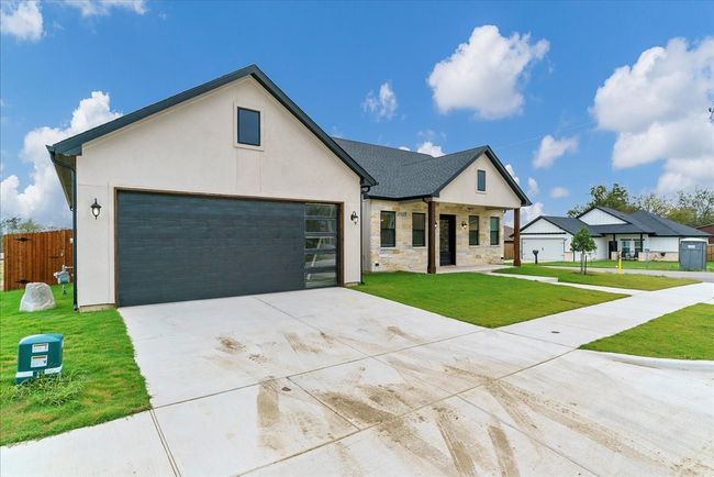 500 Highview Ct, House other with 3 bedrooms, 2 bathrooms and null parking in Godley TX | Image 4