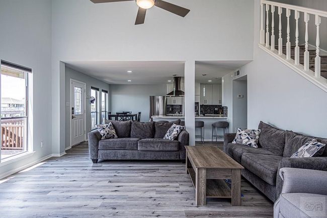 301 Commander Dr, House other with 3 bedrooms, 2 bathrooms and 1 parking in Tiki Island TX | Image 7