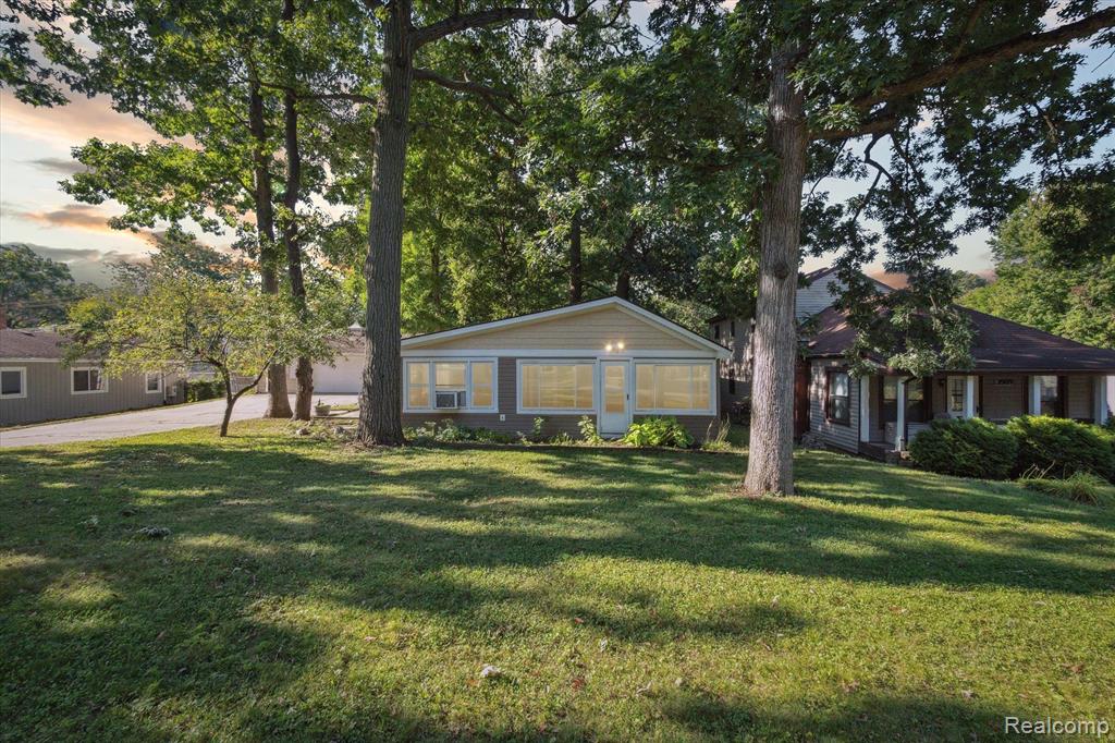 Mapleleaf Rd, Waterford, MI 48328 #1
