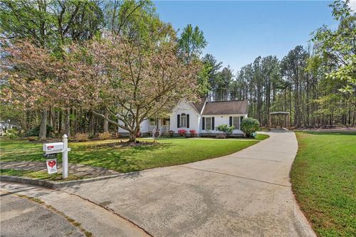 182 Suwanee Ct, Senoia, GA, 30276-3312 | Card Image