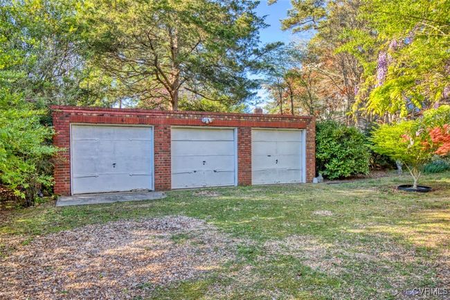 View of garage | Image 12